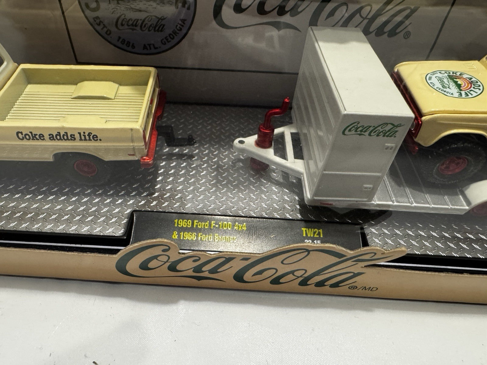M2 Machines Auto-Hauler Coca Cola 1969 Ford F100 4x4 & 1966 Ford Bronco CHASE
