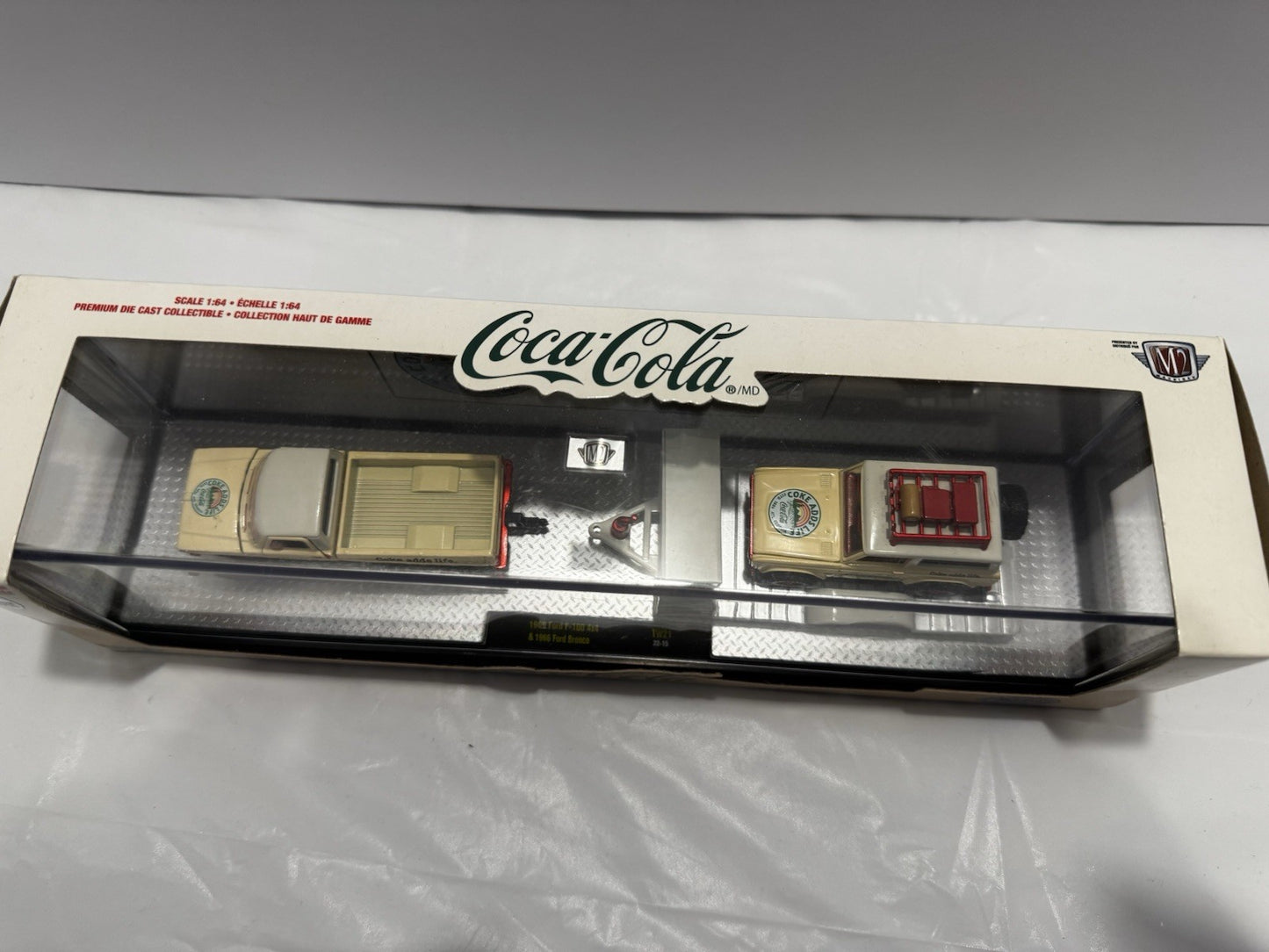 M2 Machines Auto-Hauler Coca Cola 1969 Ford F100 4x4 & 1966 Ford Bronco CHASE