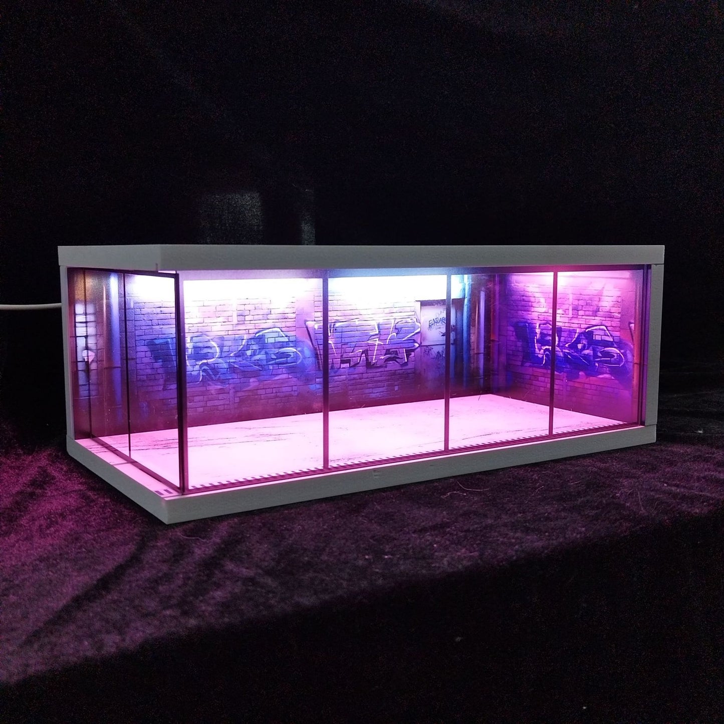 Cyberpunk LED Diecast Display Garage – 1:64 Collector Diorama 🌆🏁